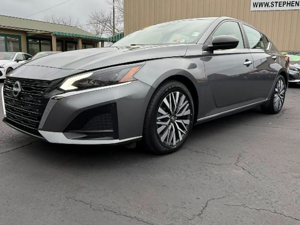 Used 2024 Nissan Altima 2.5 SV Sedan