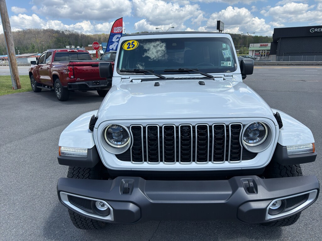 Used 2025 Jeep Wrangler Sahara SUV