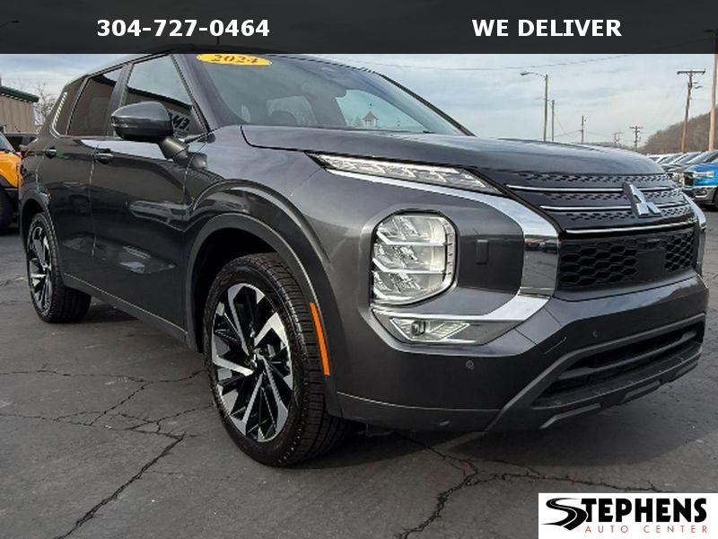 2024 Mitsubishi Outlander SE's photo