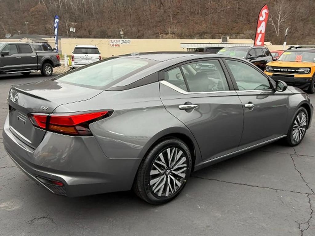 Used 2024 Nissan Altima 2.5 SV Sedan