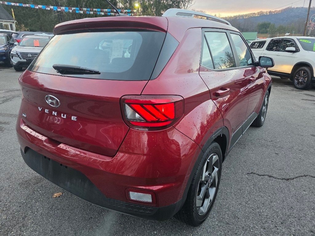 Used 2024 Hyundai Venue SEL Sport Utility