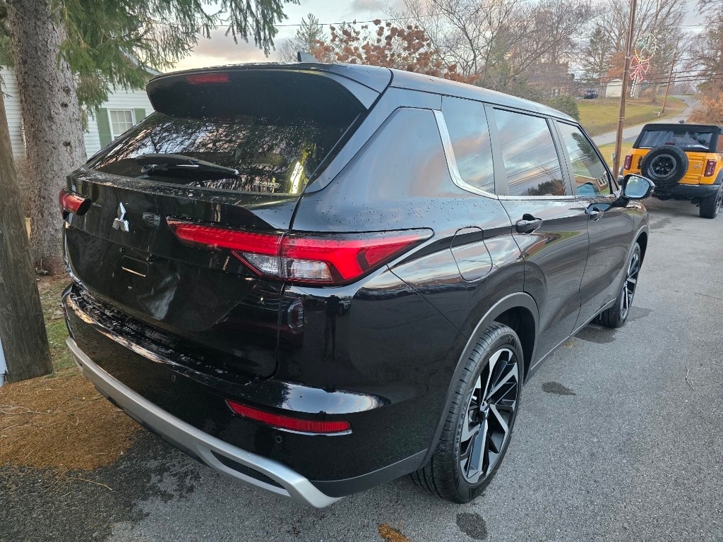 Used 2024 Mitsubishi Outlander SE Black Edition w/Pano Roof S-AWC