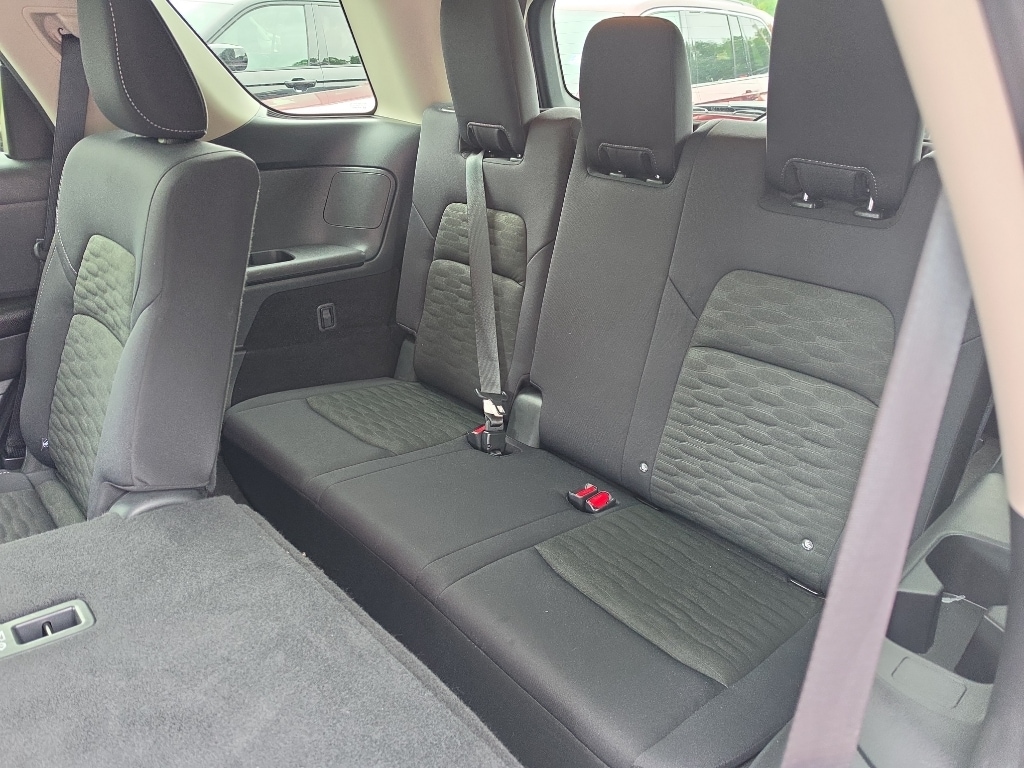2025 Nissan Pathfinder SV - Photo 12