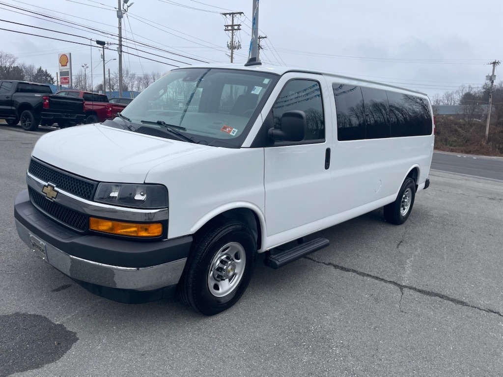 2024 Chevrolet Express Passenger LT's photo