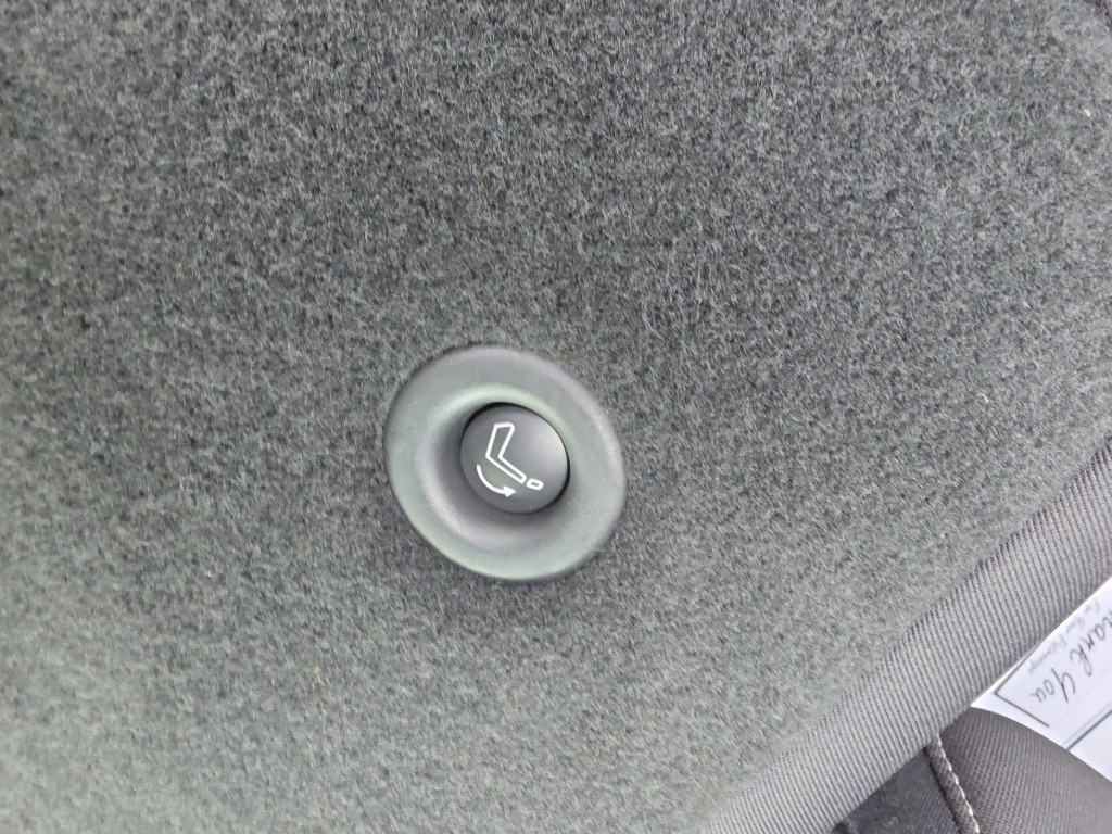 2025 Nissan Pathfinder SV - Photo 13