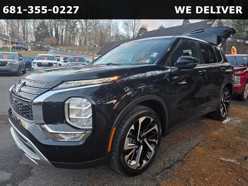 2024 Mitsubishi Outlander SE's photo