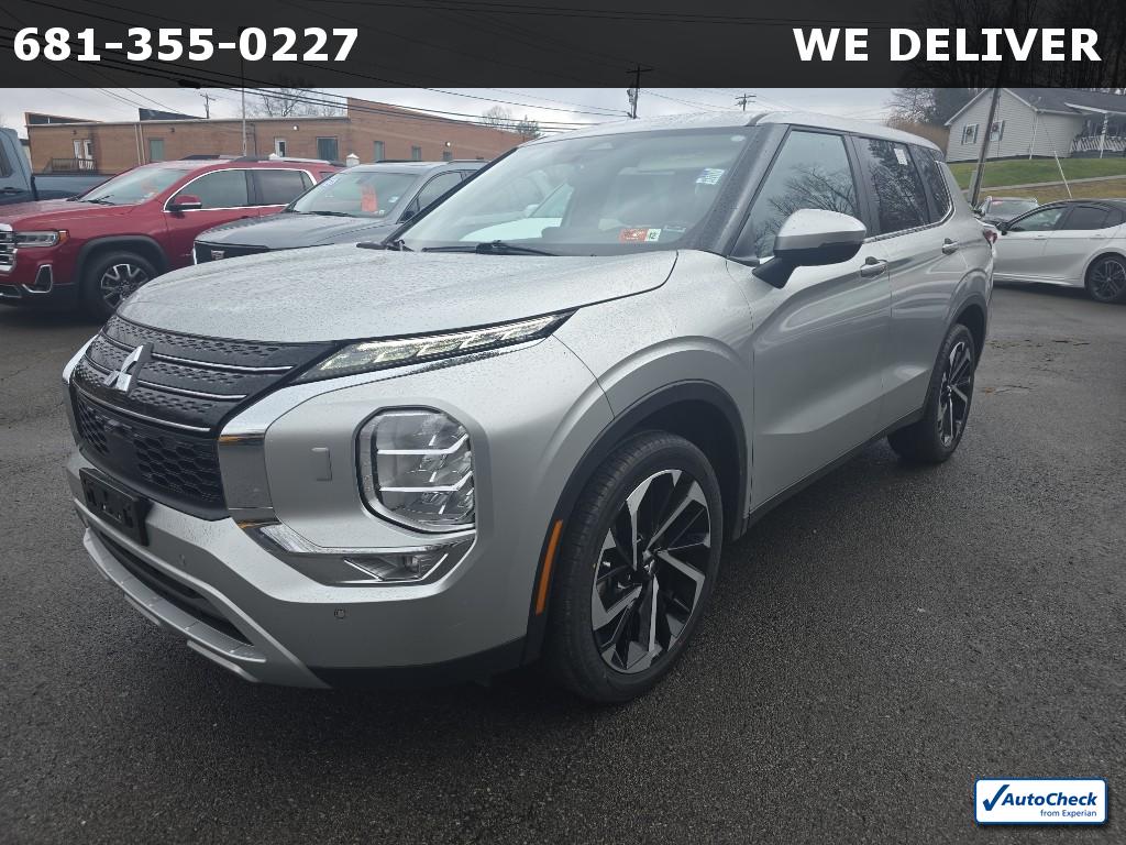 2024 Mitsubishi Outlander SE's photo