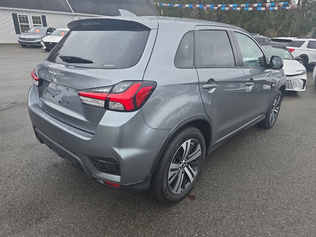 2025 Mitsubishi Outlander Sport ES's photo