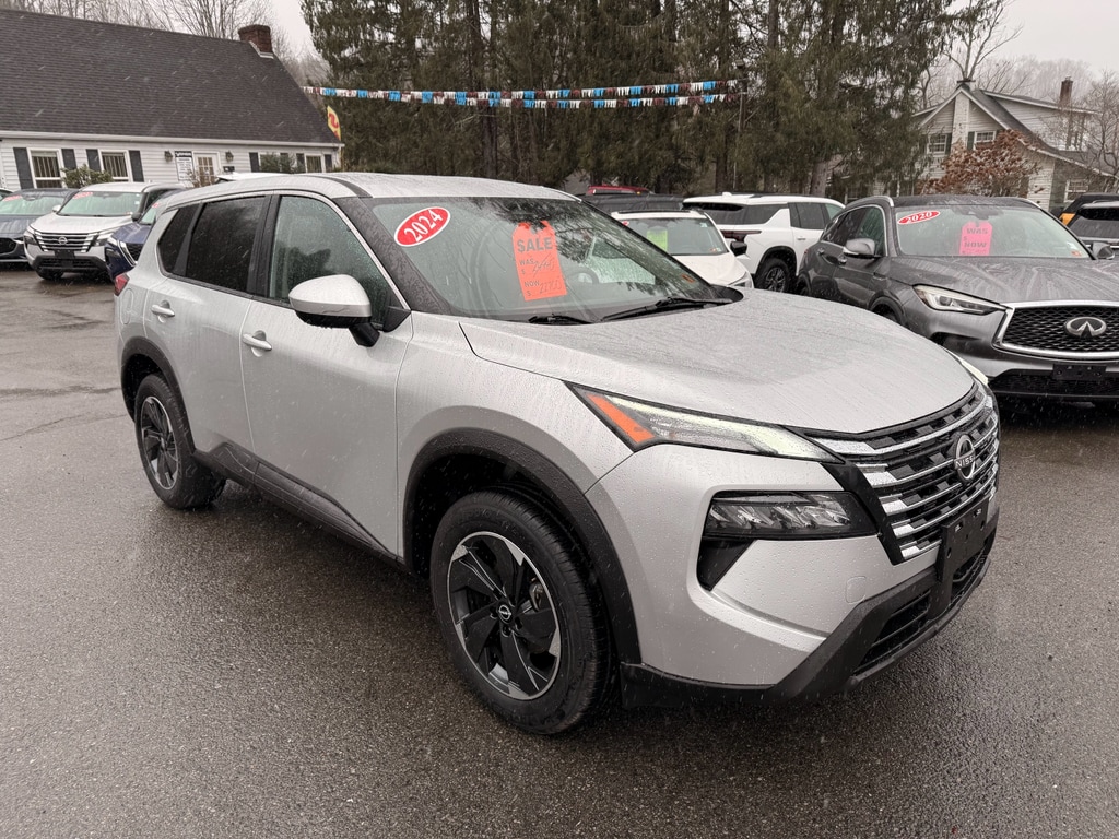 Used 2024 Nissan Rogue SV Sport Utility