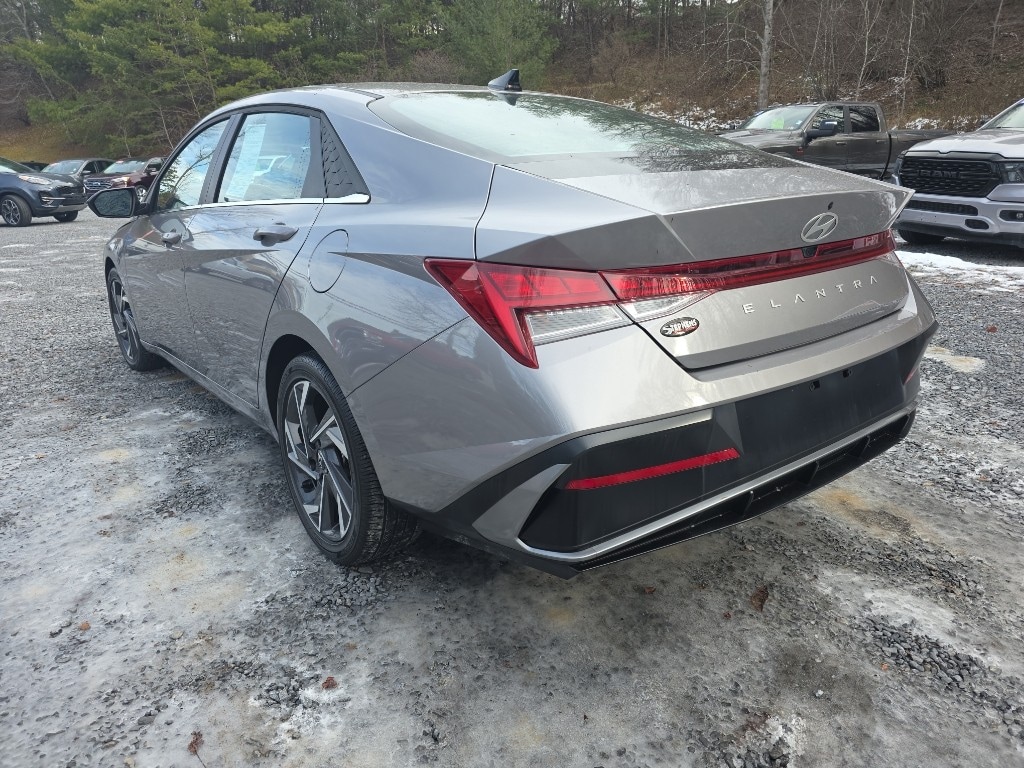 Used 2025 Hyundai Elantra SEL Convenience Sedan