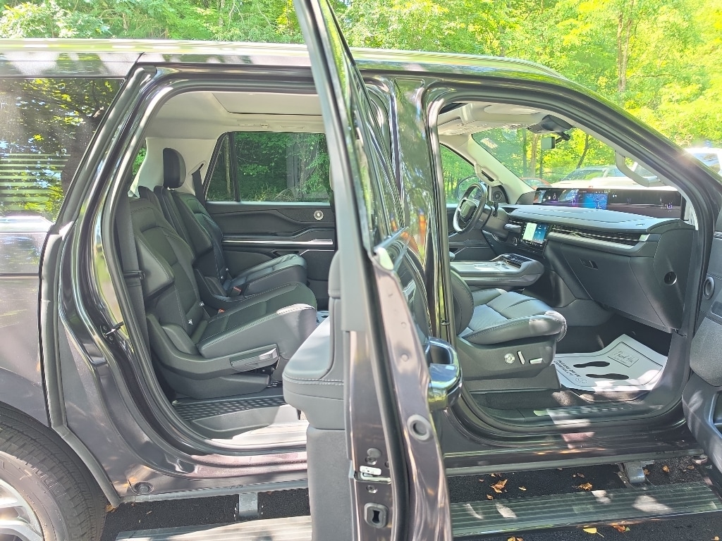 2025 Lincoln Navigator Reserve L - Photo 8