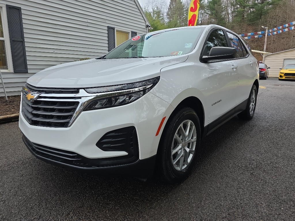 2024 Chevrolet Equinox LS's photo