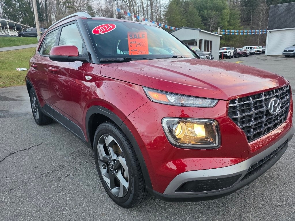 Used 2024 Hyundai Venue SEL Sport Utility