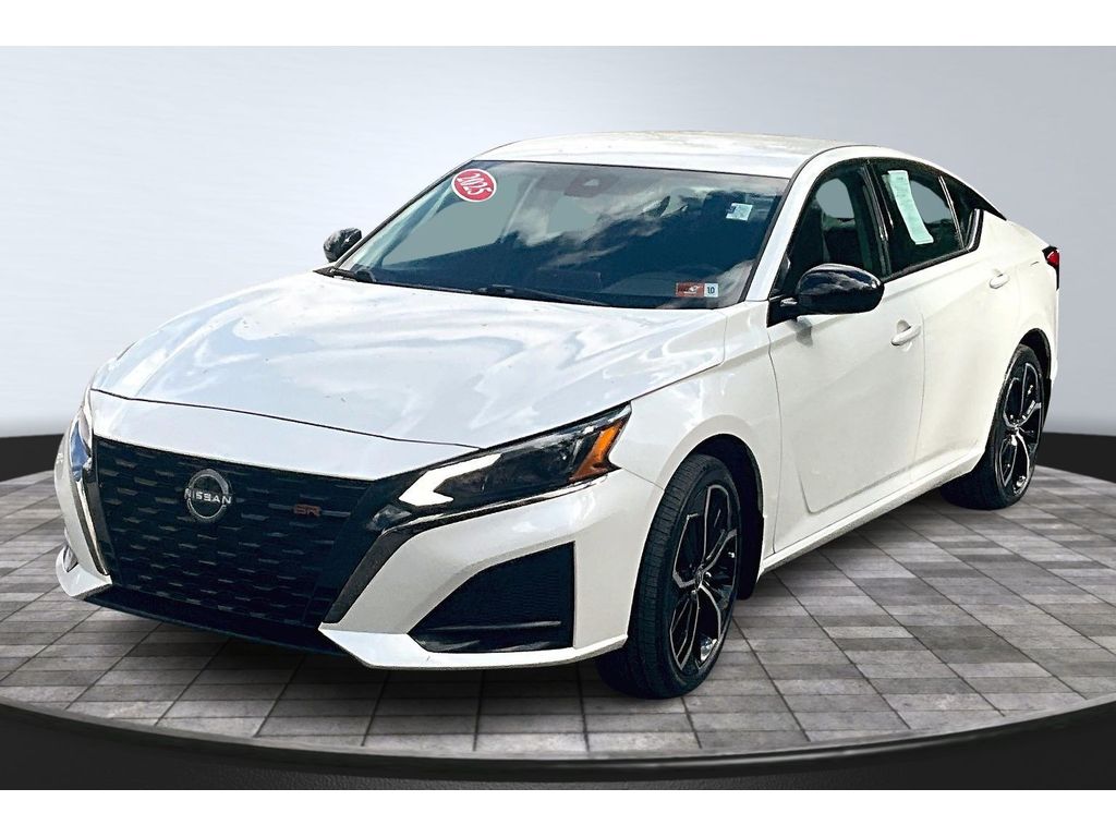 2025 Nissan Altima SR's photo