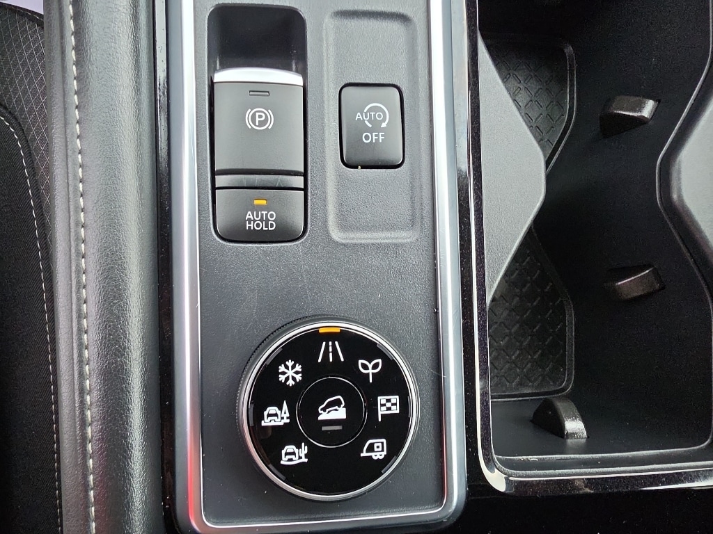 2025 Nissan Pathfinder SV - Photo 24