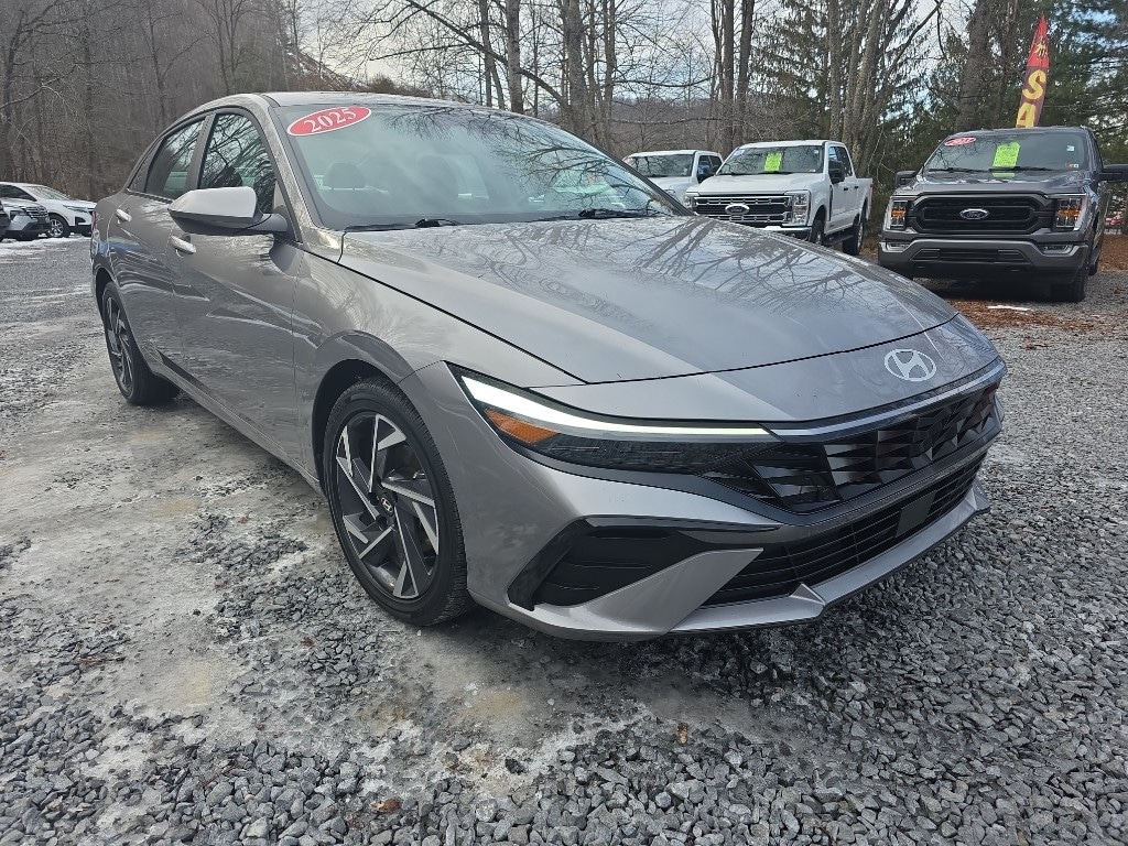 Used 2025 Hyundai Elantra SEL Convenience Sedan