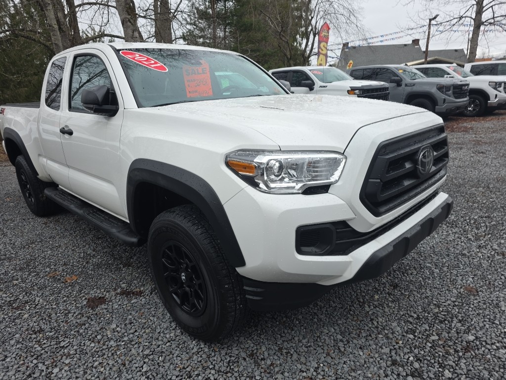 2021 Toyota Tacoma SR's photo