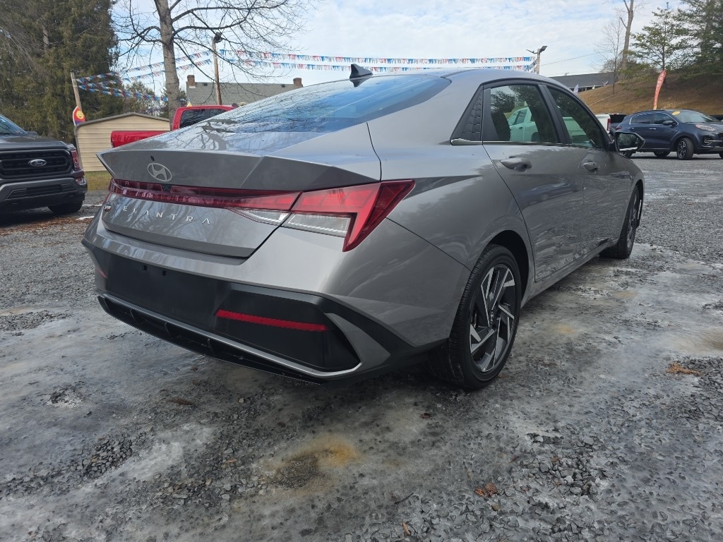 Used 2025 Hyundai Elantra SEL Convenience Sedan