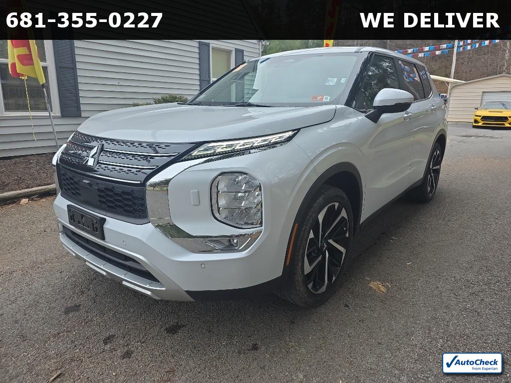 2023 Mitsubishi Outlander SE's photo