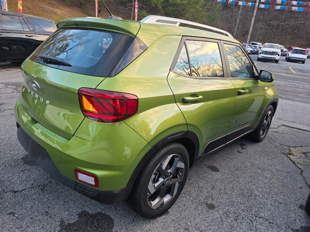Used 2024 Hyundai Venue SEL Sport Utility