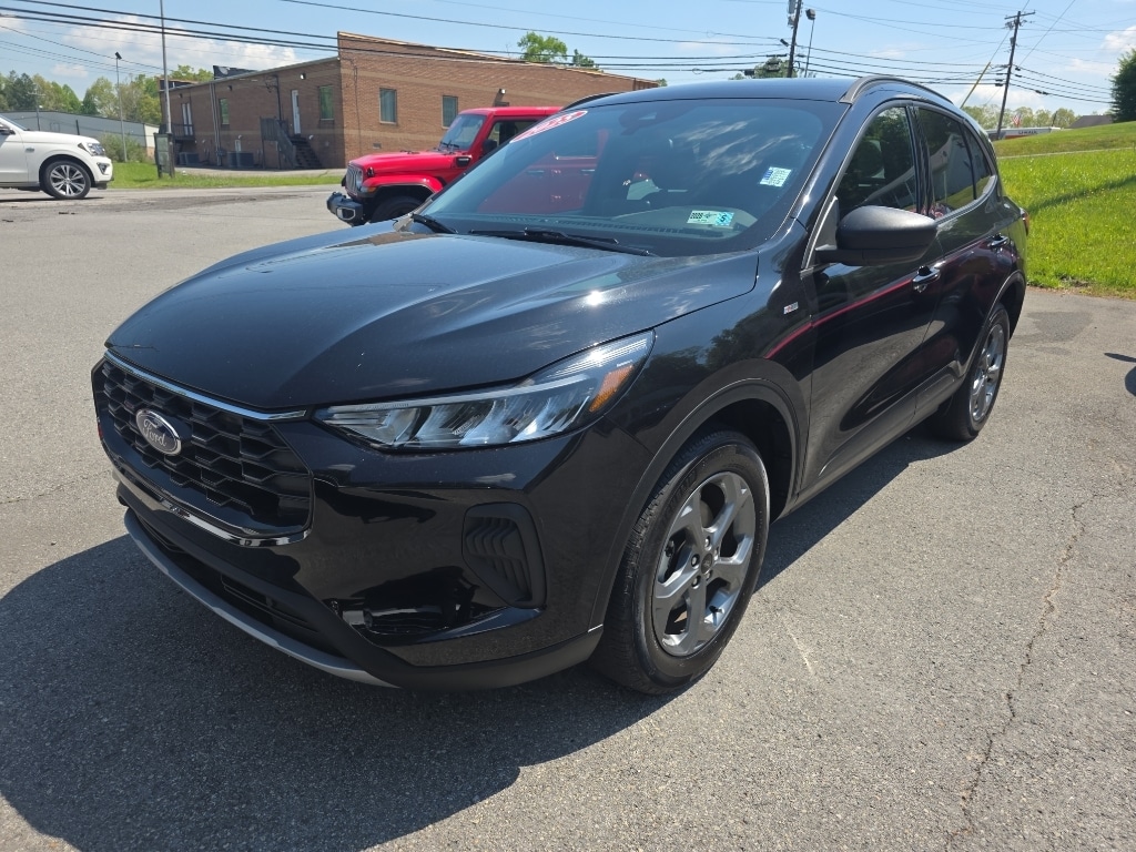 2025 Ford Escape ST-Line AWD's photo
