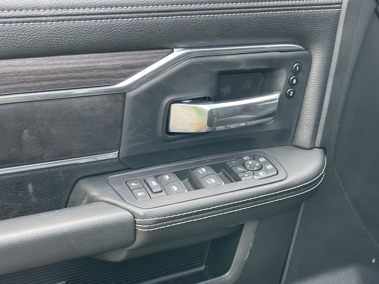 2026 RAM 3500 Laramie - Photo 13