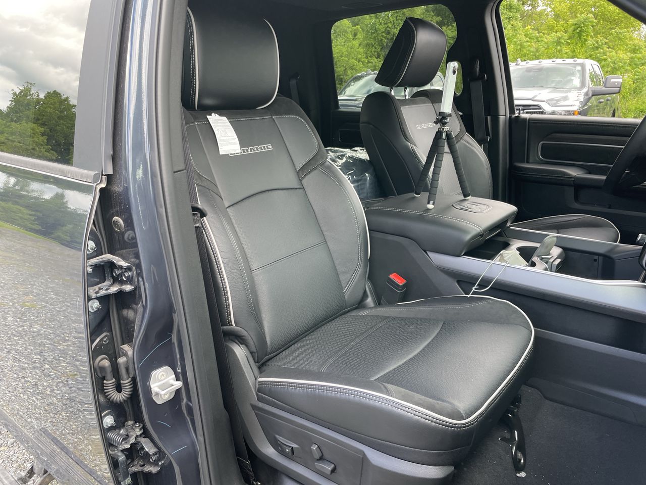 2026 RAM 3500 Laramie - Photo 25