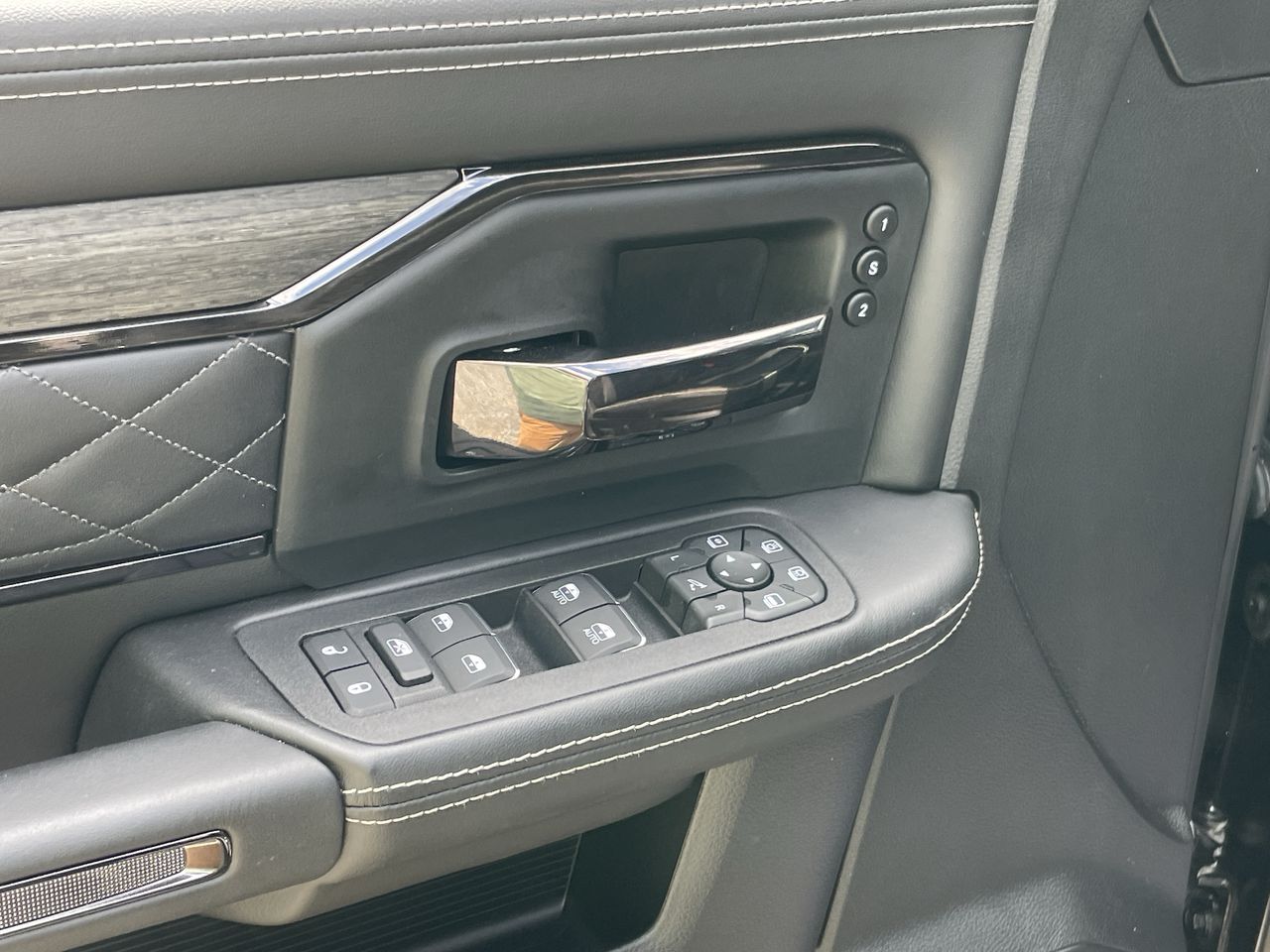2026 RAM 3500 Limited - Photo 13