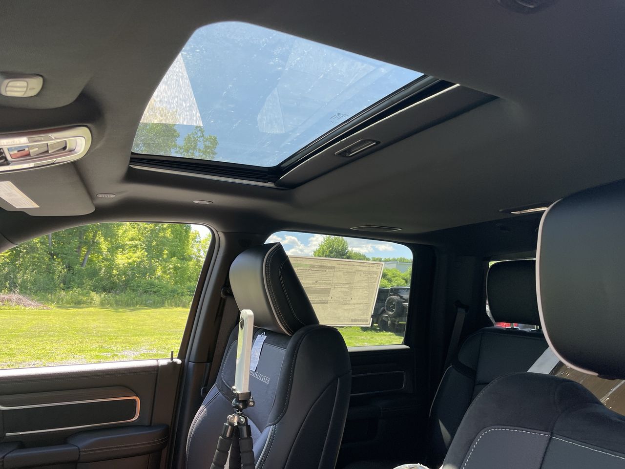 2026 RAM 3500 Laramie - Photo 22