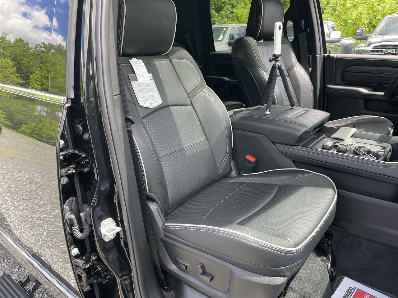 2026 RAM 3500 Limited - Photo 25
