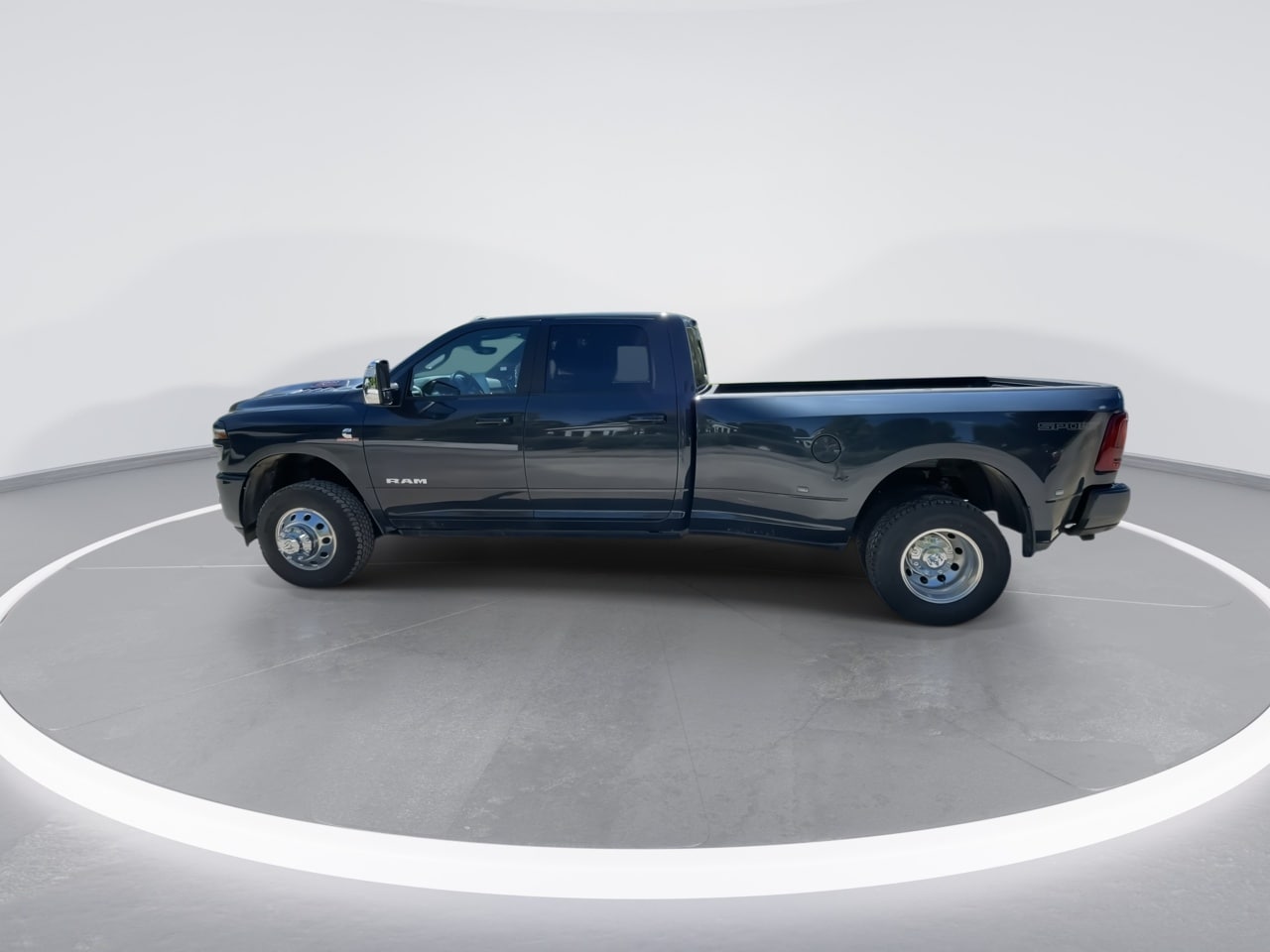 2026 RAM 3500 Laramie - Photo 7