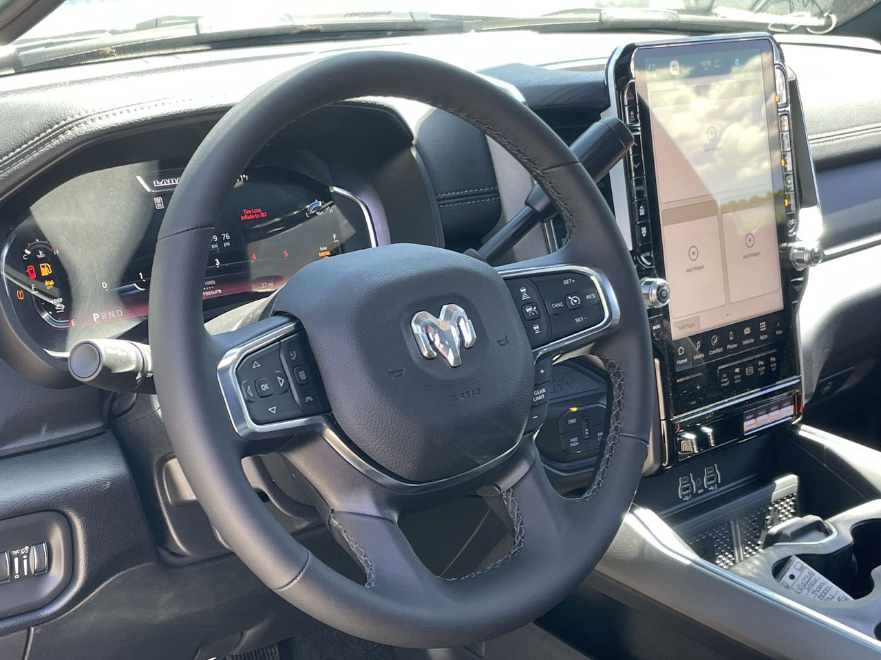 2026 RAM 3500 Laramie - Photo 14