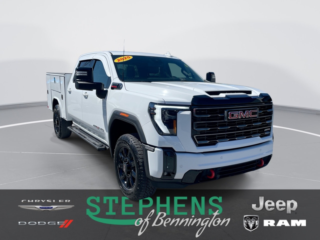 2025 GMC Sierra 4WD Crew Cab Standard Box AT4's photo