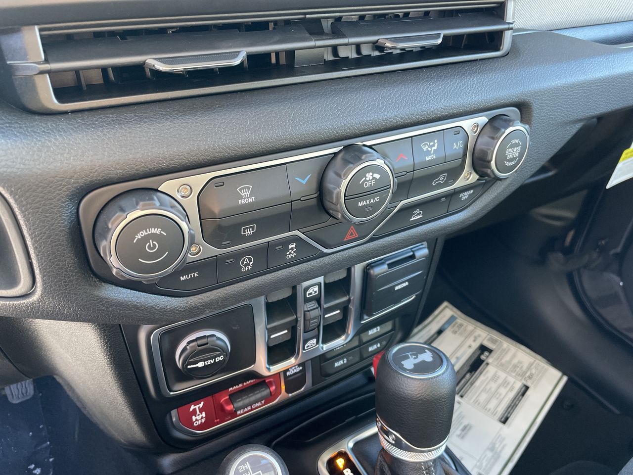 2026 Jeep Wrangler 4-Door Willys - Photo 18