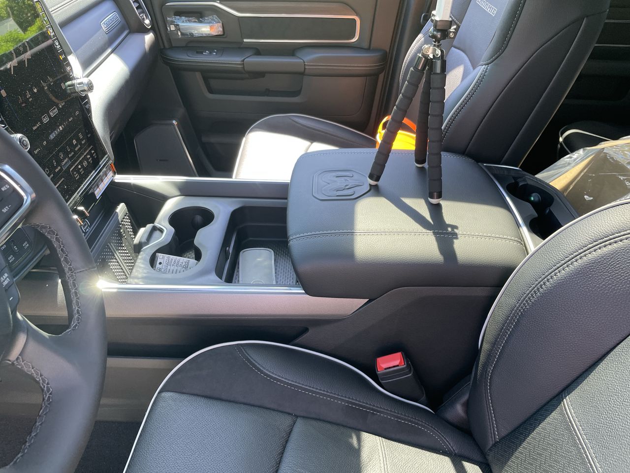 2026 RAM 3500 Laramie - Photo 21
