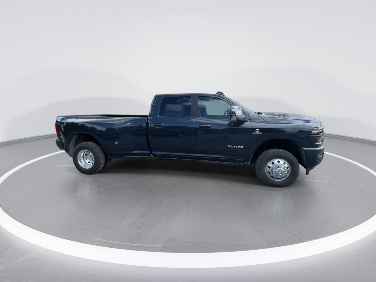 2026 RAM 3500 Laramie - Photo 9