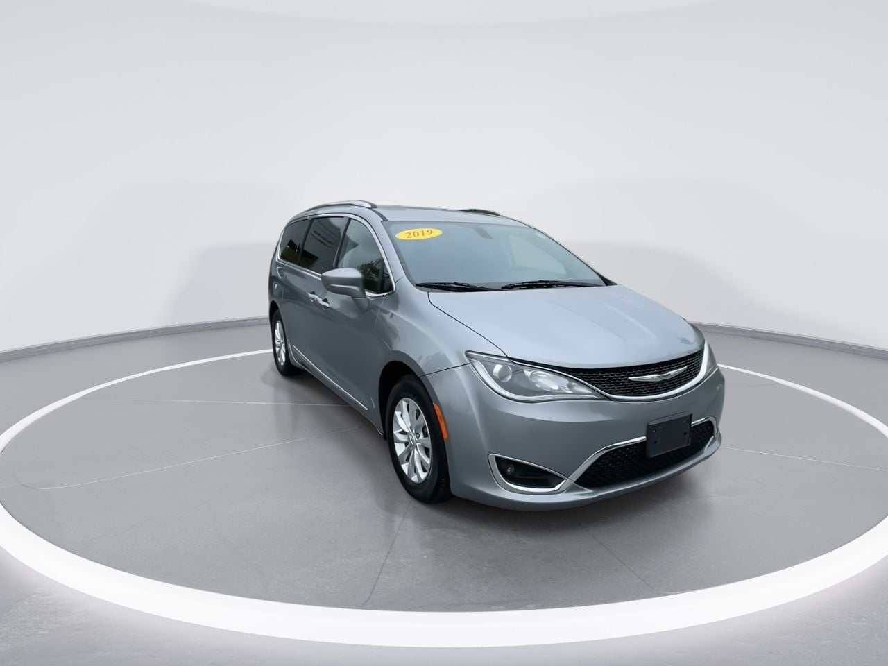 Used 2019 Chrysler Pacifica Touring L with VIN 2C4RC1BG5KR721292 for sale in Bennington, VT