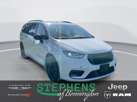 2024 Chrysler Pacifica Touring L S Appearance Passenger Van