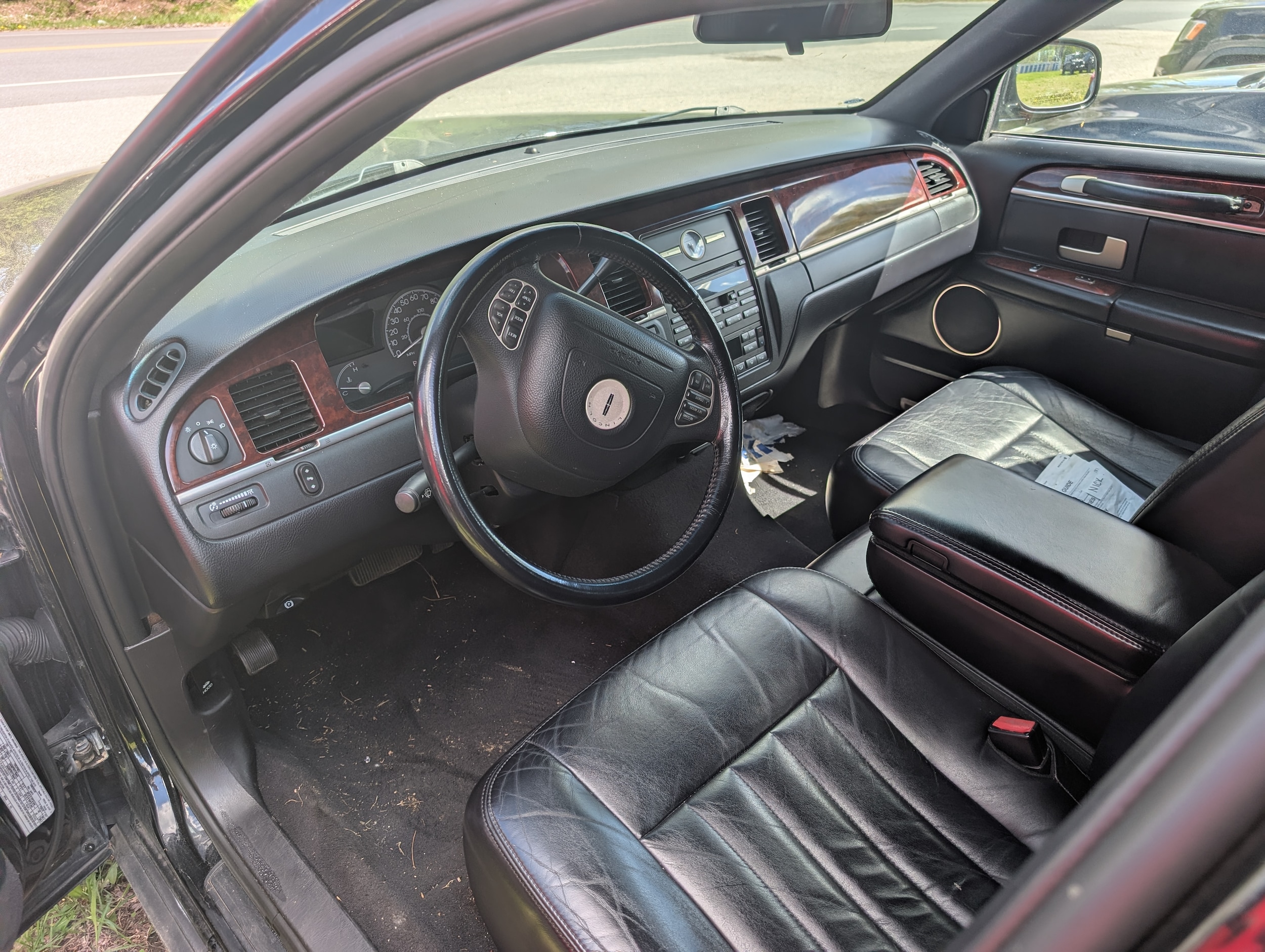 View vehicle photo 2
