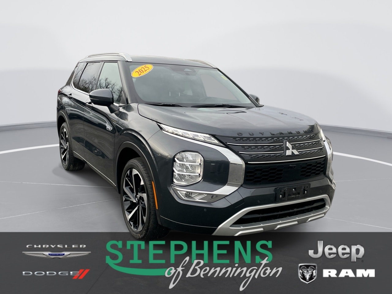 2025 Mitsubishi Outlander Plug-in Hybrid SEL S-AWC's photo