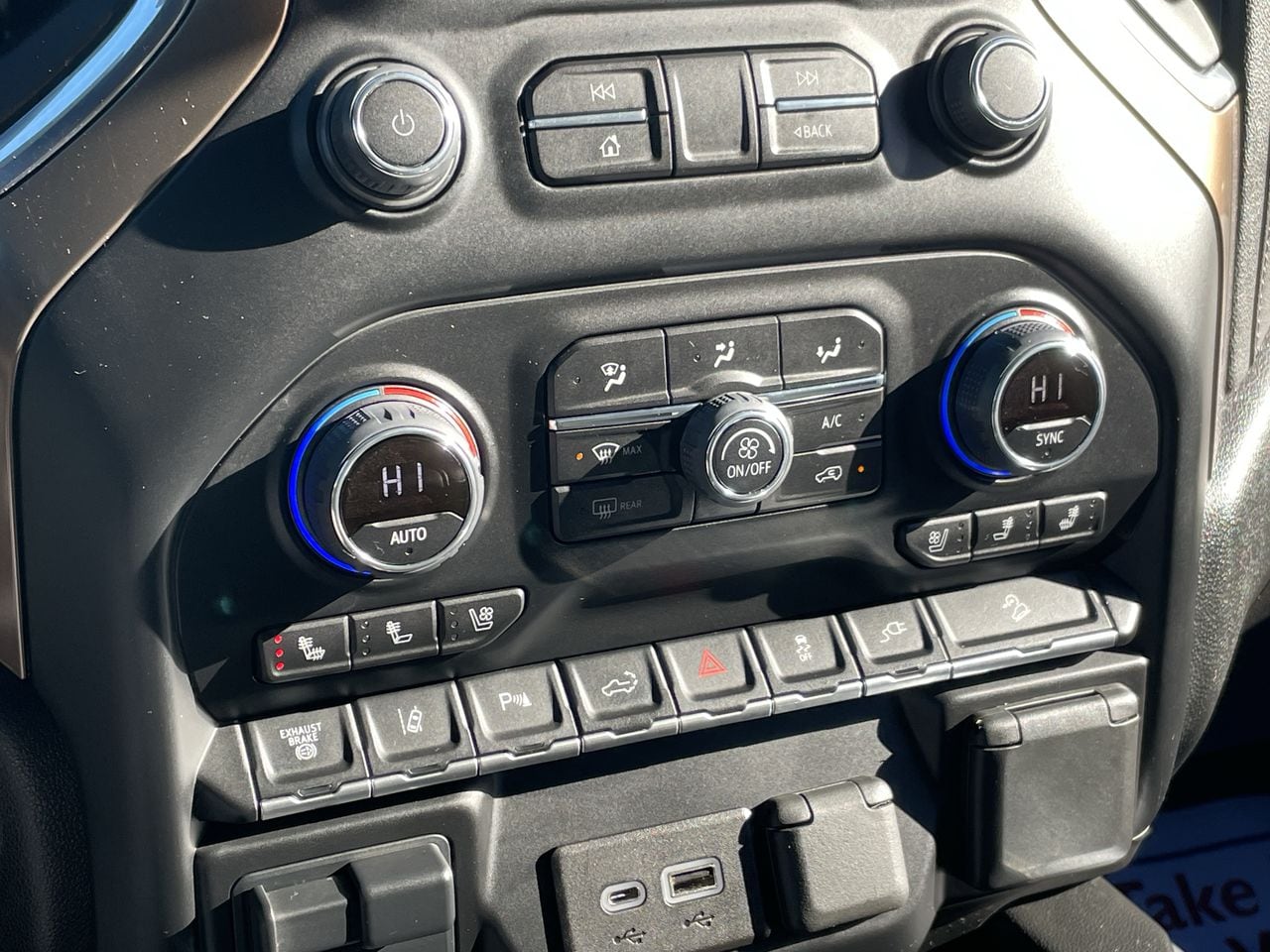 2022 Chevrolet Silverado 3500HD High Country - Photo 35