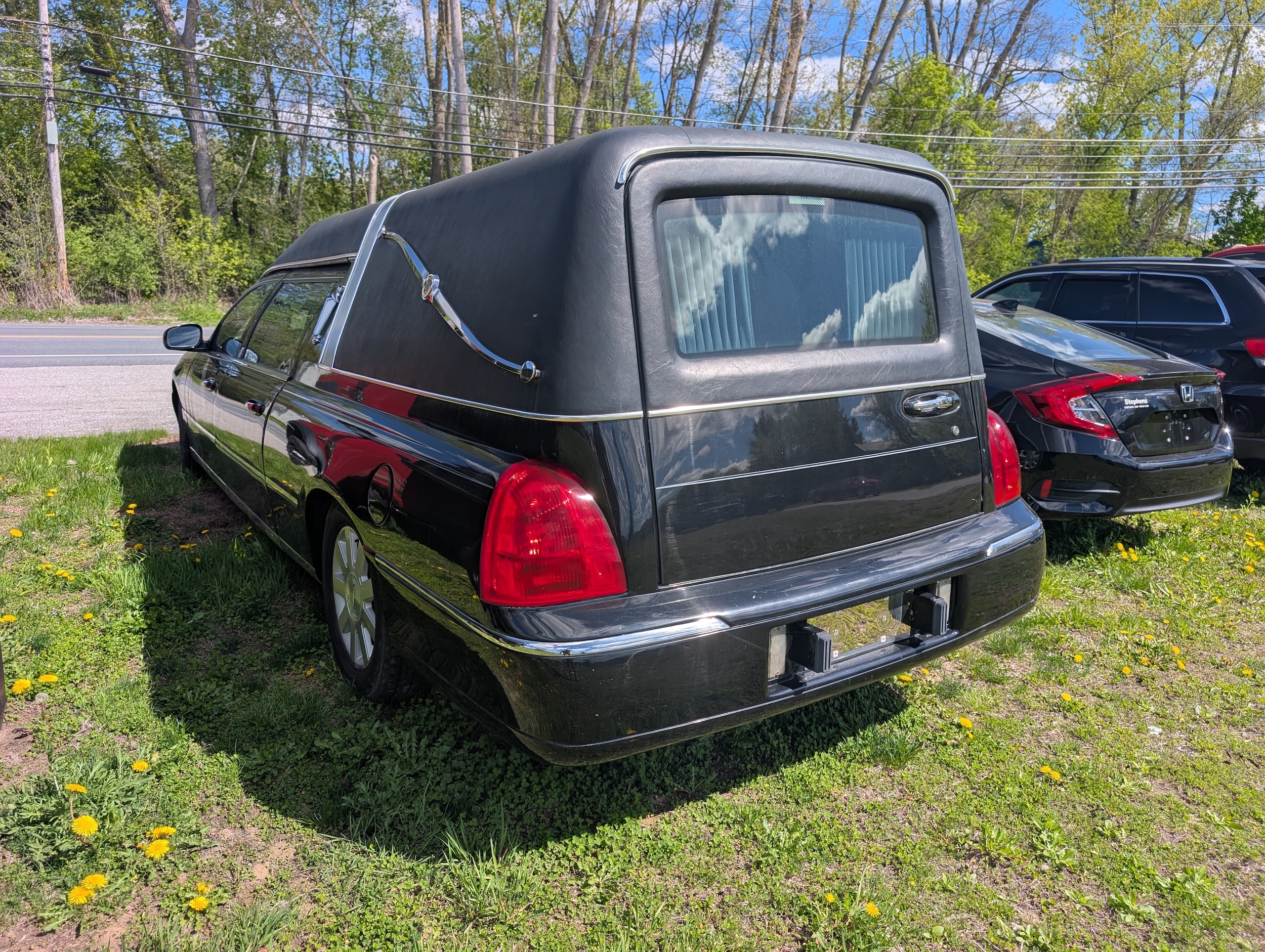 View vehicle photo 5