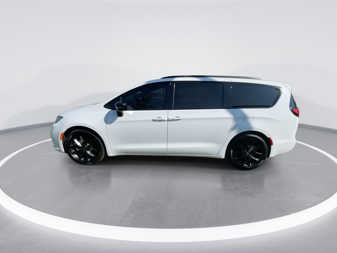 2024 Chrysler Pacifica Touring L - Photo 11
