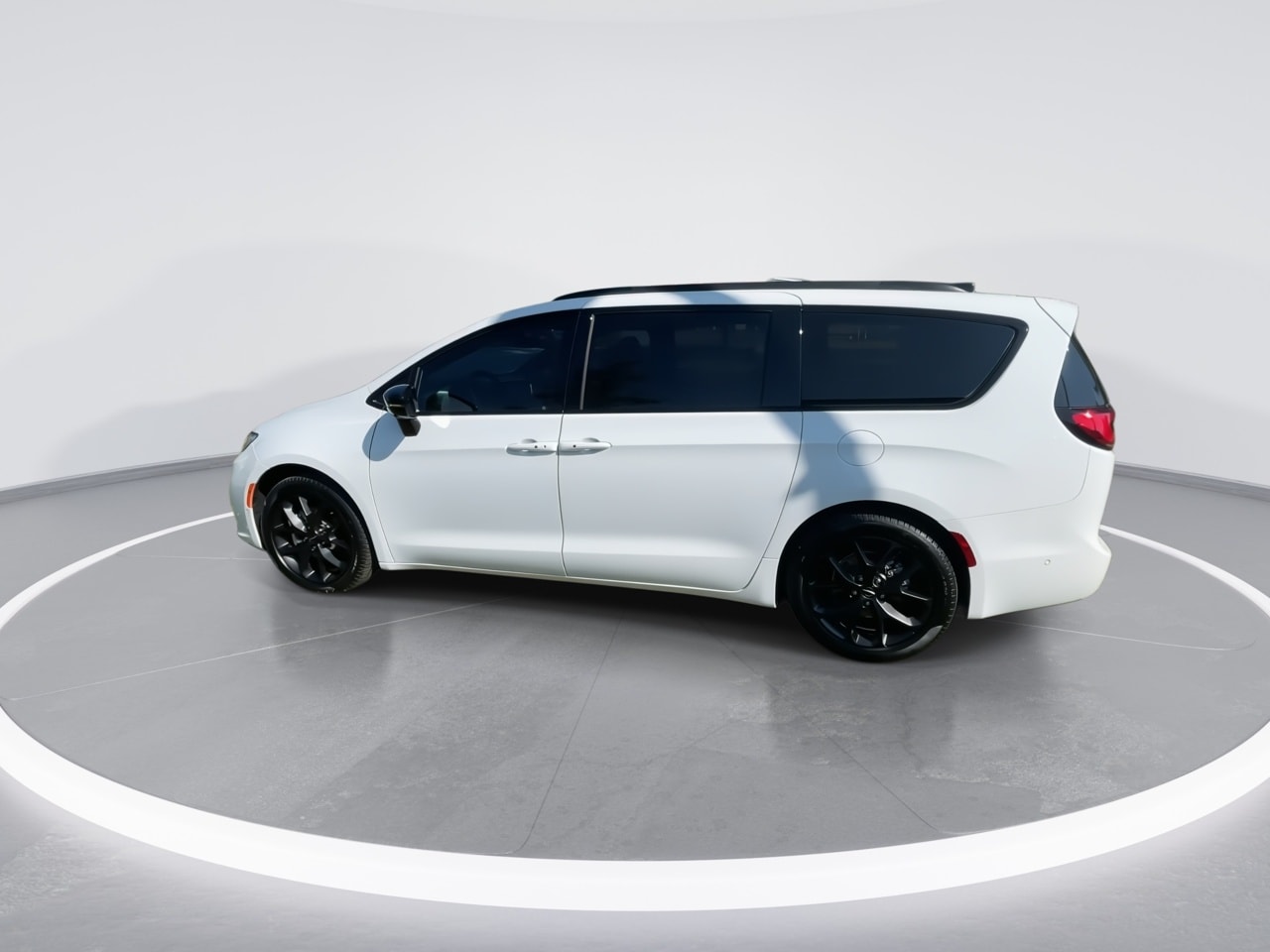 2024 Chrysler Pacifica Touring L - Photo 12