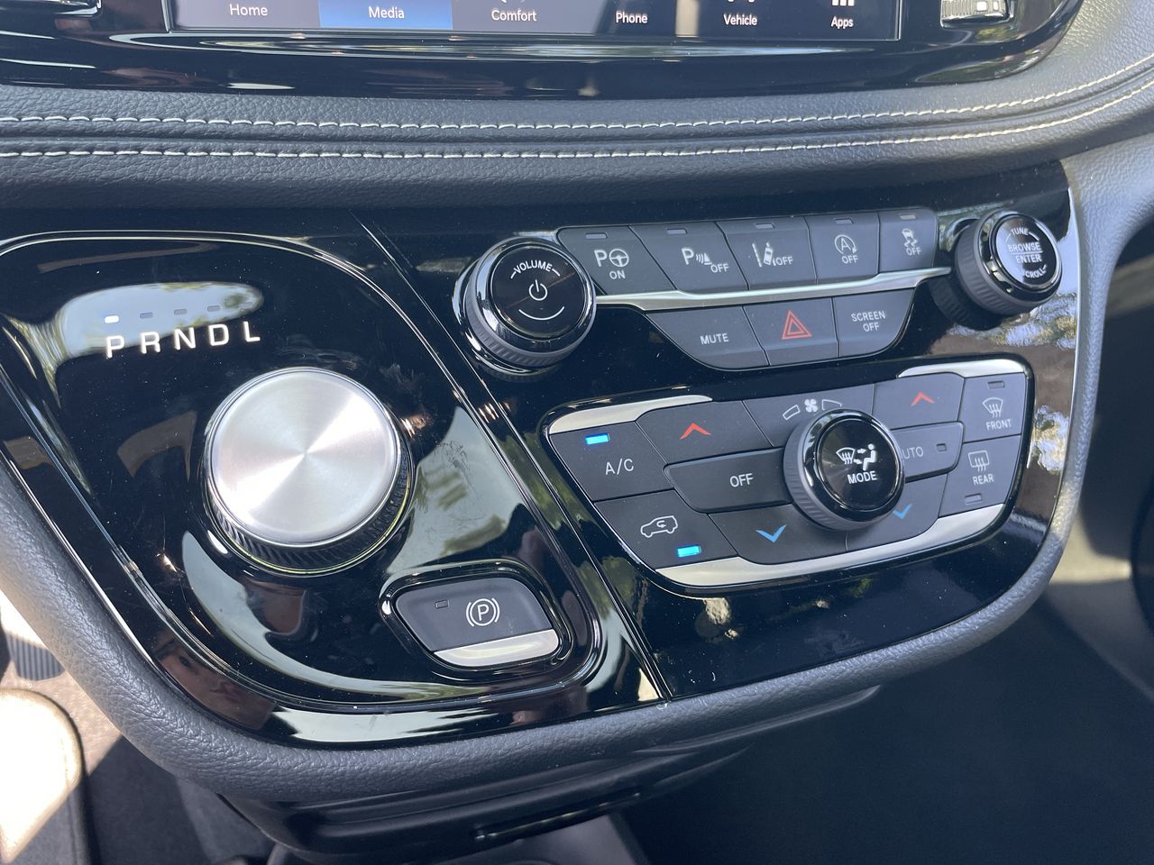 2024 Chrysler Pacifica Touring L - Photo 34