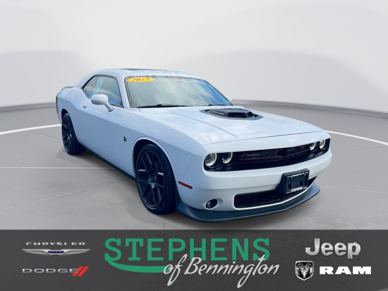 White 2017 Dodge Challenger Coupe Rear-Wheel Drive Manual