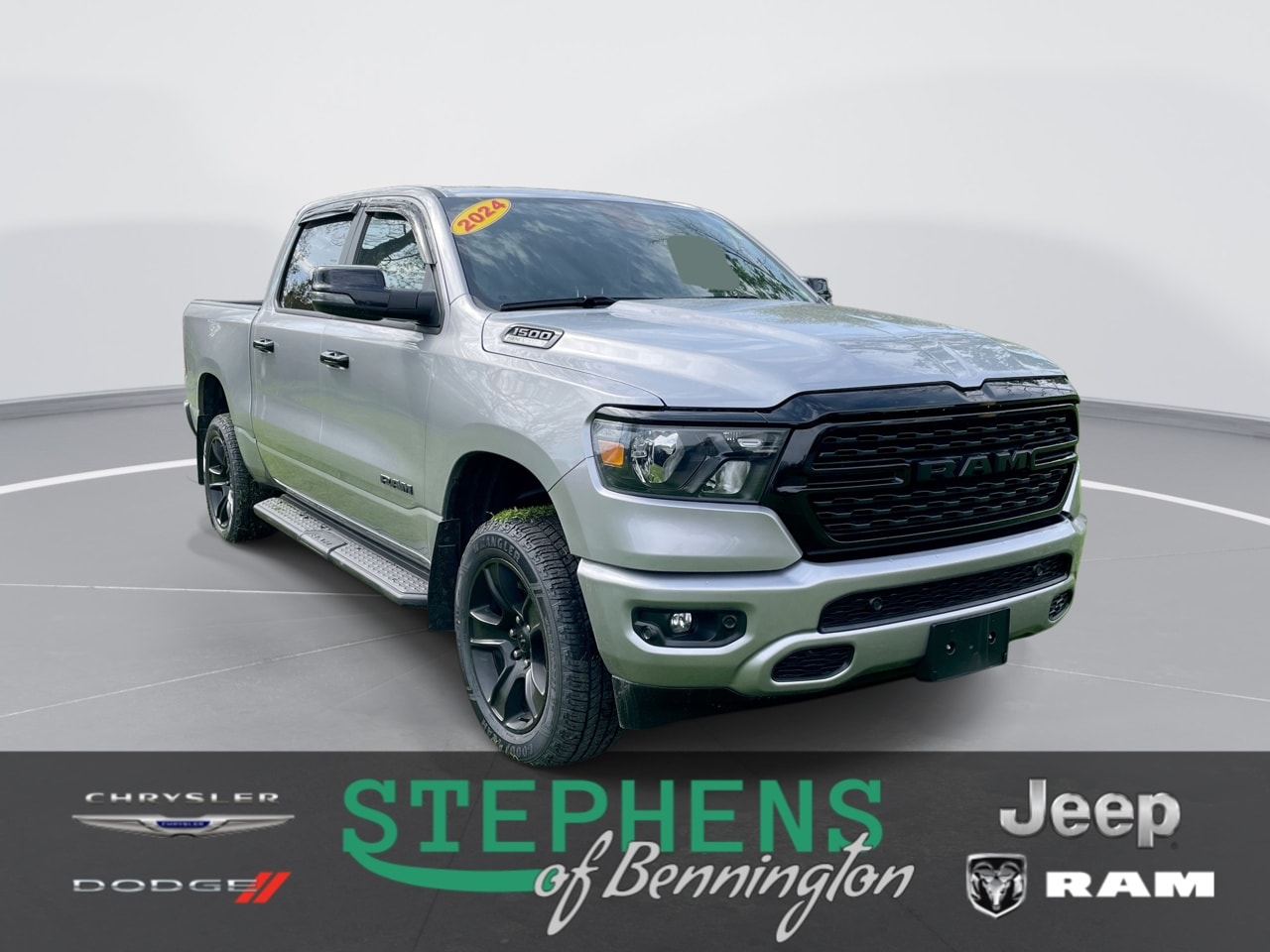 2024 RAM 1500 Big Horn/Lone Star 4x4 Crew Cab 5'7's photo
