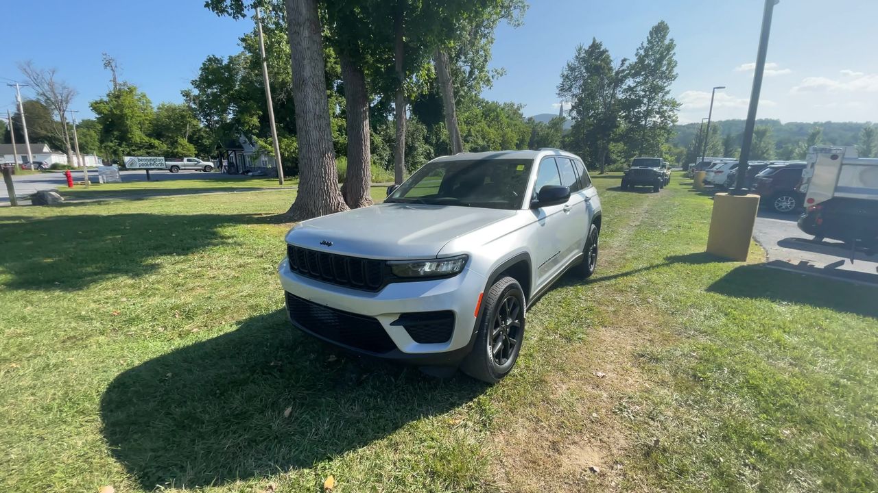 2024 Jeep Grand Cherokee Altitude photo 3