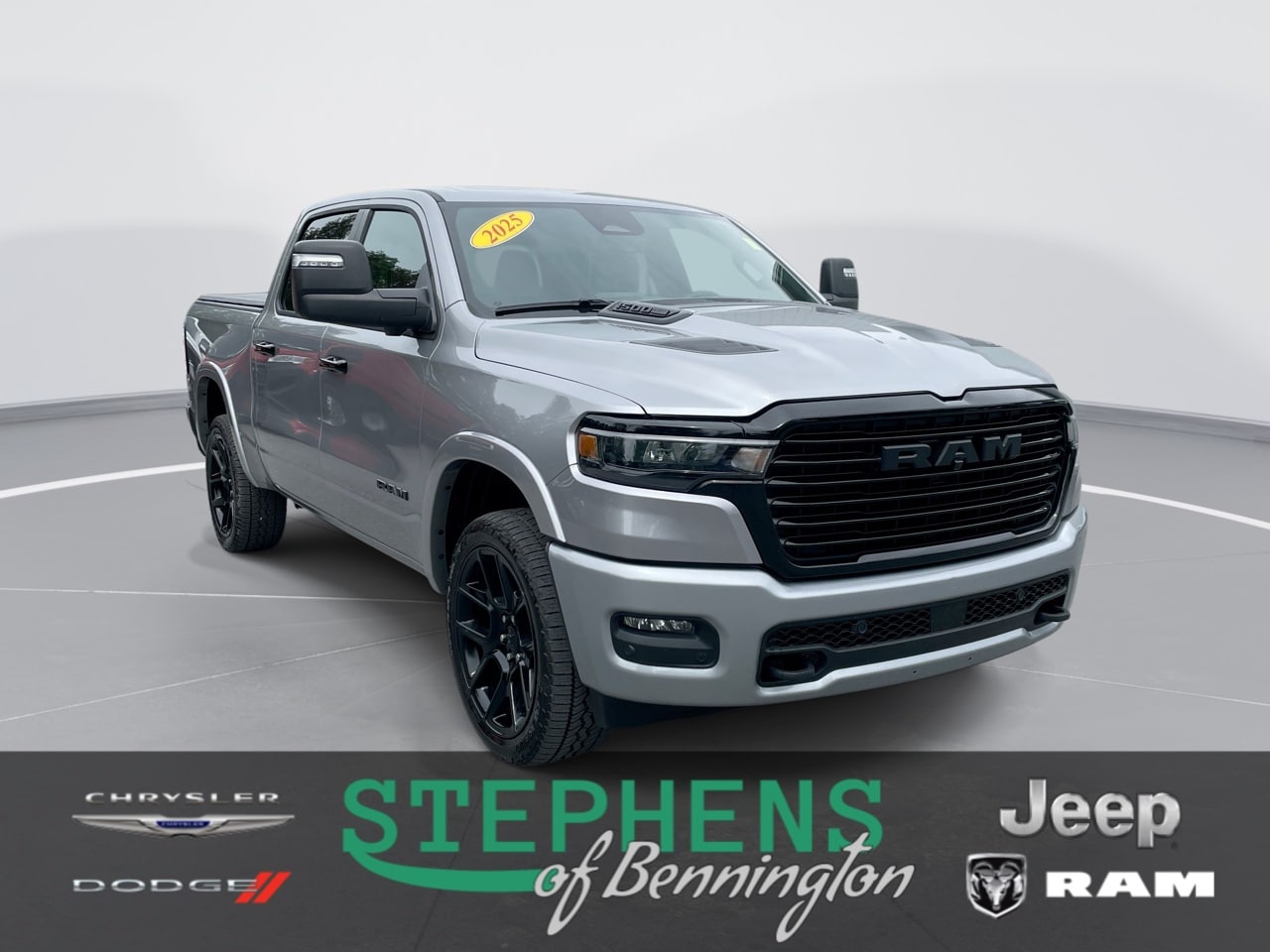 2025 RAM 1500 Laramie 4x4 Crew Cab 5'7's photo