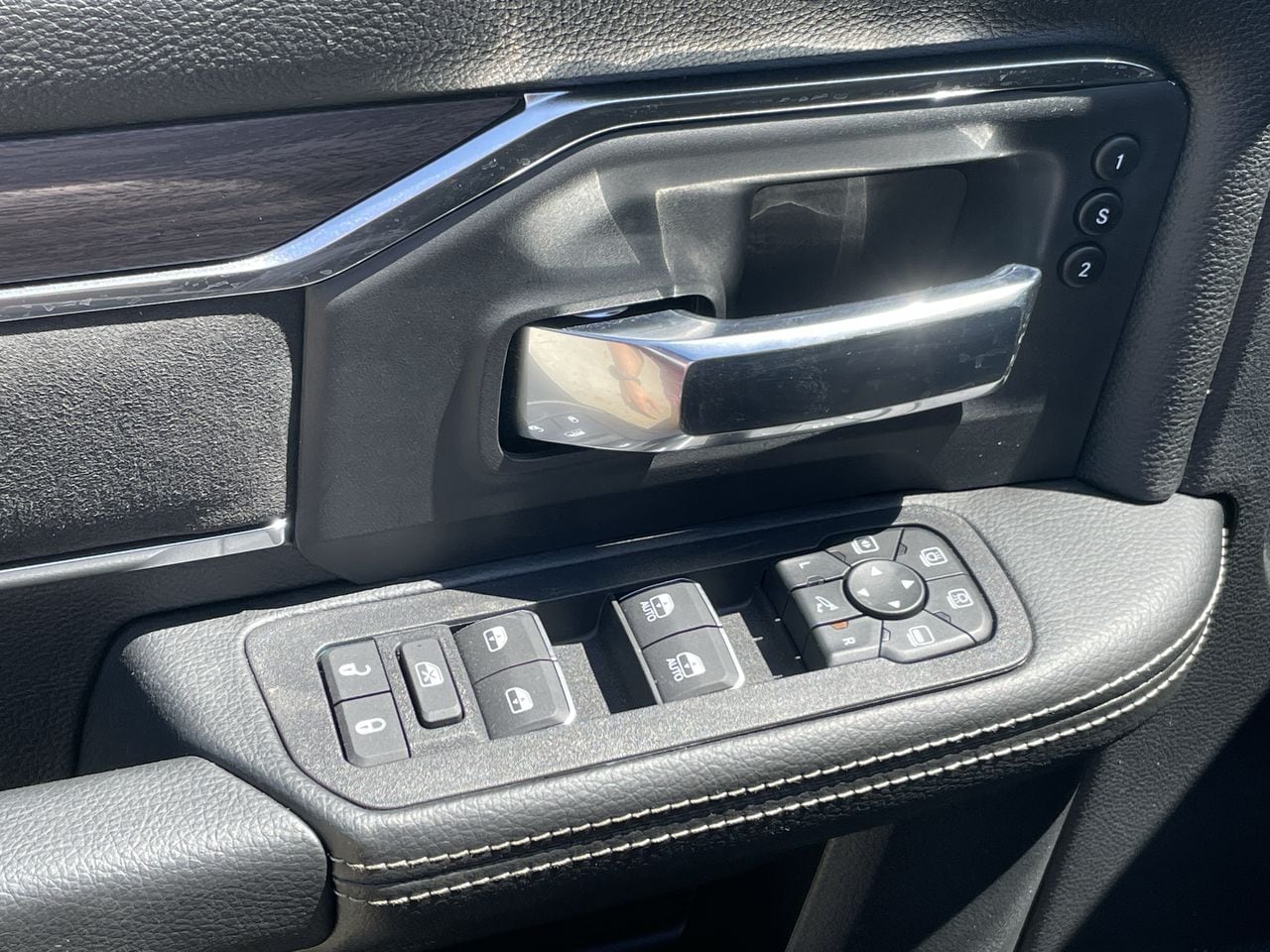 2026 RAM 3500 Laramie - Photo 13